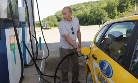 15 xế hộp khủng Tổng thống Nga Vladimir Putin từng cầm lái