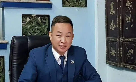 Góc nhìn luật sư: Dắt bộ xe máy ngược chiều trên vỉa hè có bị xử phạt?