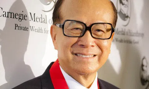 “Siêu nhân kiếm tiền” giàu có bậc nhất Hồng Kông đưa ra lời khuyên ai ai cũng nên ghi nhớ: Tỉnh táo với tài chính của bản thân và chớ dại “đốt tiền” vào thứ này!