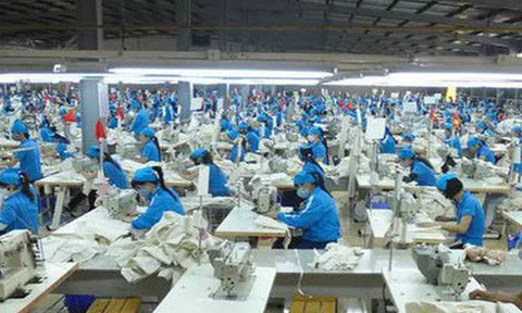 Vì đâu giá nhân công Việt Nam quá bèo?