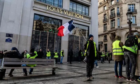 Năm 2019: Còn bao nhiêu người mua Gucci, Louis Vuitton hay Chanel?