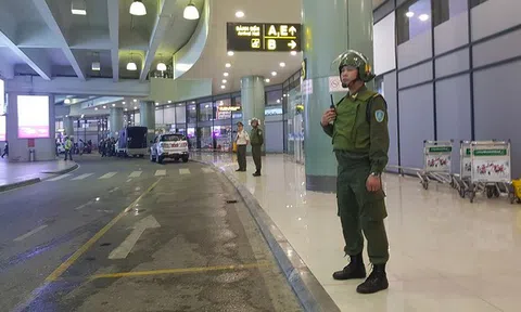Hành khách lại hành hung tiếp viên hàng không