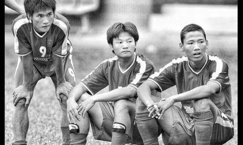 Tấm ảnh cũ Văn Quyến - Công Vinh - Anh Đức chụp chung: Chẳng có ai hết thời hay vô nghĩa, nếu như họ tỉnh táo trước mọi cám dỗ