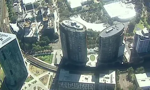 Hãi hùng chung cư đột nhiên nứt trong đêm, hàng ngàn người phải sơ tán