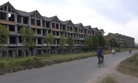 Siêu đô thị 10 năm hoang lạnh: Đại gia mơ ngày đổi vận