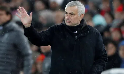 Manchester United bất ngờ sa thải huấn luyện viên Jose Mourinho