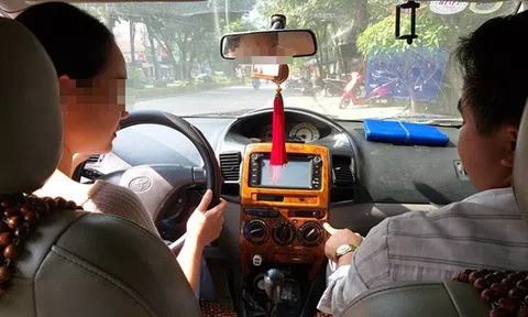 Vợ thi trượt bằng lái xe, chồng vui như mở hội