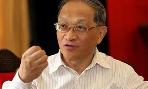 'Mức lương hiện nay của cán bộ viên chức không đủ sống, vì thế nên họ tìm cách có thêm thu nhập bằng các khoản chi khác'