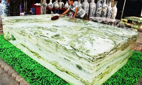 Đấu thắng tỷ phú Trung Quốc, đại gia Việt mua khối ngọc 5 tấn lớn nhất châu Á