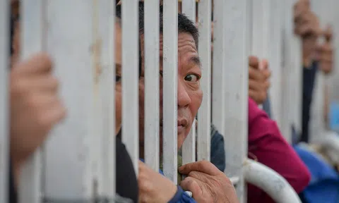 Người Việt làm bao nhiêu tháng đủ tiền mua một cặp vé chung kết AFF?