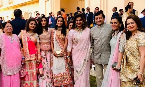Khoảng cách giàu nghèo nghiệt ngã qua 'đám cưới 100 triệu USD' ở Ấn Độ