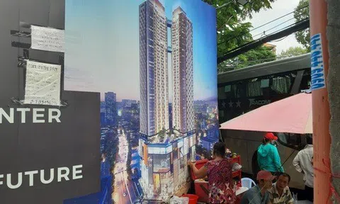 “Khu ổ chuột” cạnh căn hộ siêu sang thách giá 300 triệu/m2