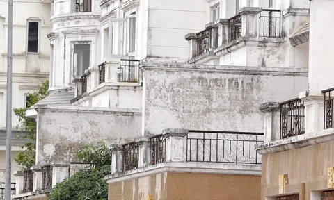 Biệt thự Pháp 10 năm hoang lạnh giữa Thủ đô: Bí ẩn ông chủ đại gia