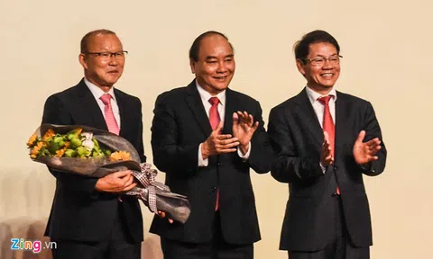 Thaco thưởng 100.000USD, HLV Park Hang Seo tặng lại cho người nghèo