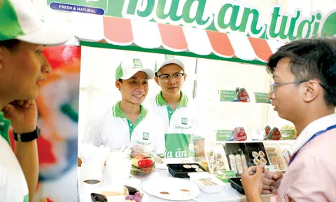 "Đại gia" đổ xô bán thức ăn vặt