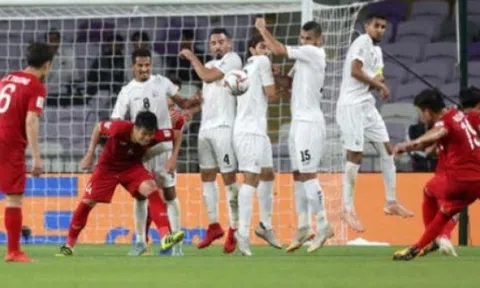 BLV Fox Sports kinh ngạc về pha sút phạt của Quang Hải