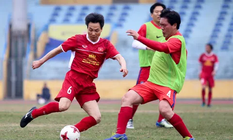 Phó Thủ tướng Vũ Đức Đam ghi 2 bàn thắng trên sân Hàng Đẫy