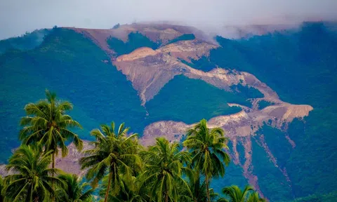 Resort, biệt thự 5 sao xẻ núi 'treo trên đầu dân' ở Nha Trang