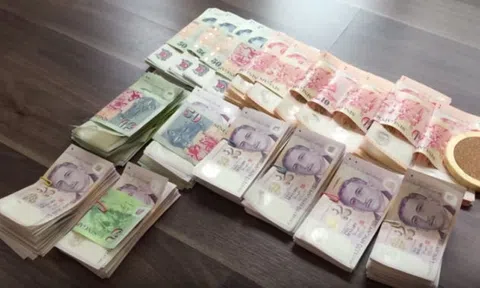 Mang 6,5 tỷ sang Singapore mua điện thoại: Chàng trai Việt bị bắt ra tòa