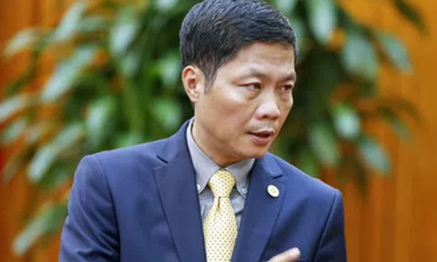 Bộ trưởng xin lỗi vụ đón người nhà ở sân bay; Việt Nam lộ diện loạt “đại gia ngầm”