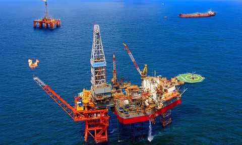 Mỏ dầu cạn kiệt: Tình huống báo động của Việt Nam