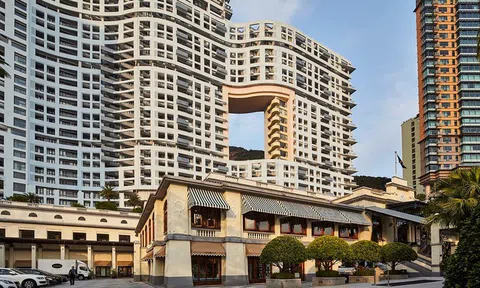 Bí mật ẩn giấu sau những 'lỗ hổng lạ lùng' chỉ có ở Hồng Kông