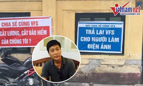 Quốc Tuấn và nghệ sĩ Hãng phim căng băng rôn chuyện bị cắt lương, bảo hiểm