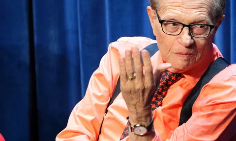 Lắng nghe Larry King chia sẻ 9 bài học để trở thành "bậc thầy giao tiếp"