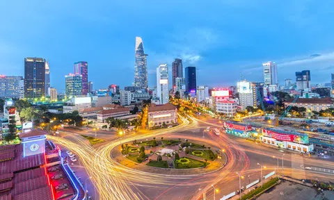 Giáo sư ĐH RMIT: Việt Nam đã có đủ tiền đề tốt nhất để thăng hạng ngang tầm chuẩn kinh tế của Thái Lan và Malaysia