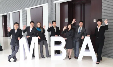 Tỷ phú Elon Musk: "Bám vào bằng MBA, bạn sẽ mãi phận làm lính"