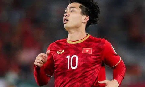 Bầu Đức, hãy để cho Công Phượng một lần được ngẩng đầu trước những Quang Hải, Văn Hậu!