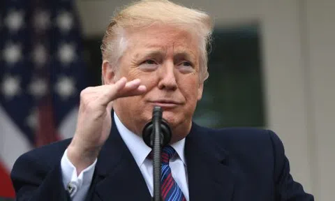 Vốn hóa Apple bay hơi chục tỉ USD, ông Trump tuyên bố 'không quan tâm' vì Apple sản xuất ở Trung Quốc