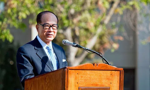 Chân dung 'Superman châu Á' Lý Gia Thành: Từ đứa trẻ mồ côi làm 16 tiếng mỗi ngày trong nhà máy nhựa, đến tỷ phú bất động sản giàu nhất Hong Kong