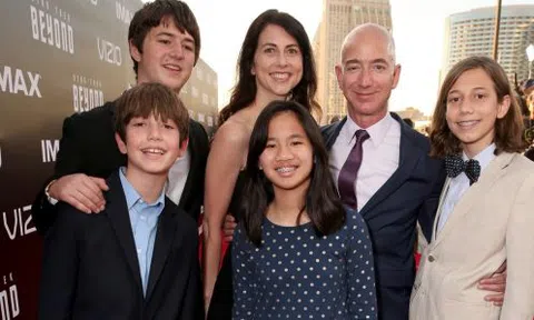 Lời khuyên của tỉ phú thế giới Jeff Bezos dành cho con cái: Hãy tự hào về về những sự lựa chọn thay vì những khả năng thiên bẩm