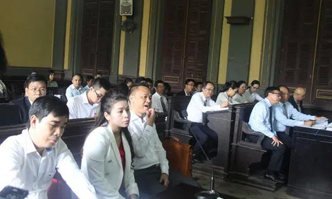 Mẹ ông Vũ: 'Không còn tình cũng còn nghĩa, có ai đưa chồng đi nhà thương điên đâu'