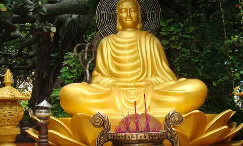 Đại gia xây chùa và chuyện kinh doanh bất động sản