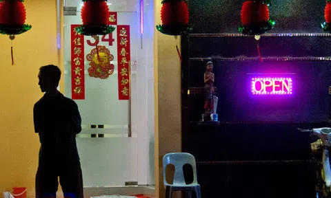 Ngành công nghiệp 'sung sướng' thời 4.0: Xài app 'tìm bạn' và đặt khách sạn là đủ, phố đèn đỏ Singapore đóng cửa vì ế khách