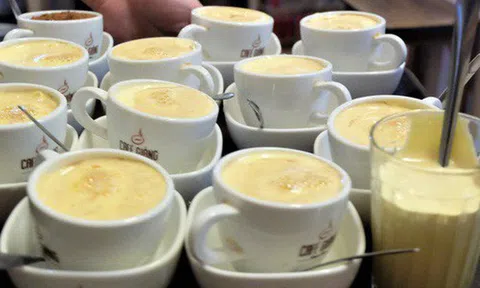 Chủ cafe Giảng: "Khách đông khủng khiếp, không tính nổi bán bao nhiêu cốc đợt thượng đỉnh"