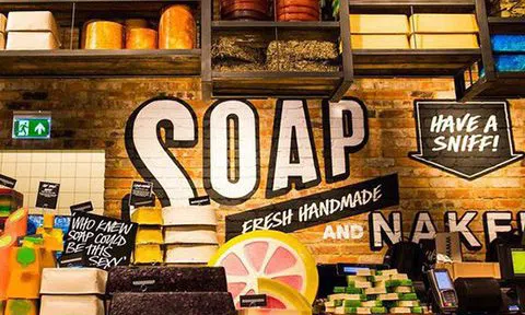 Lush - chuỗi cửa hàng xà bông tăng trưởng bất chấp "ác mộng" bán lẻ