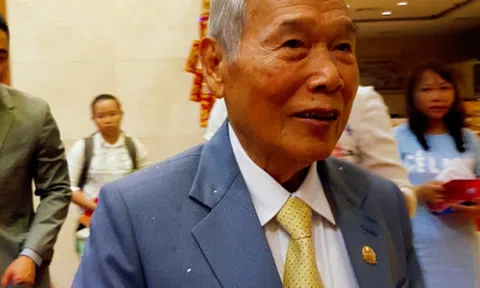 Chồng đại gia Tư Hường tố con trai chiếm giữ Ngân hàng Nam Á