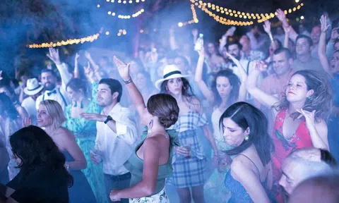 [Ảnh] Đôi doanh nhân Venezuela tổ chức đám cưới xa hoa giữa cảnh khủng hoảng