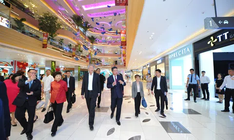  Phó Thủ tướng Singapore tham quan trung tâm mua sắm ở dự án 330 triệu USD của Keppel Land 