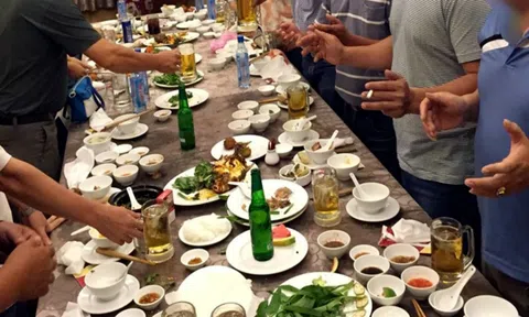 Người không có năng lực mới nhậu nhiều để lấy lòng sếp