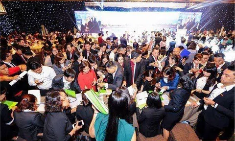 'Cò đất' thời sốt, chốt 1 phi vụ, đút túi tiền tỷ