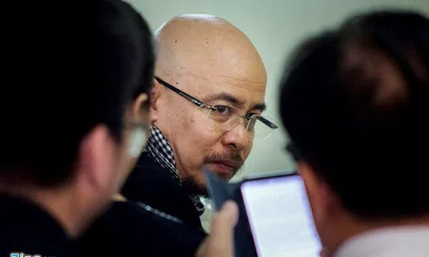 Lúc nào cũng cười và thưa “dạ”, “nghen”, nhưng ông Đặng Lê Nguyên Vũ đã nổi đóa khi nghe câu hỏi này!