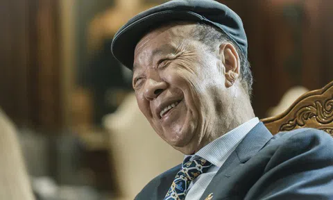 Con đường từ một cậu bé bán lạc rong trở thành tỷ phú giàu thứ 2 châu Á của Lui Che Woo