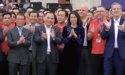 Tỷ phú Phạm Nhật Vượng tiết lộ điều khó khăn nhất khi chuyển từ Lexus sang xe VinFast