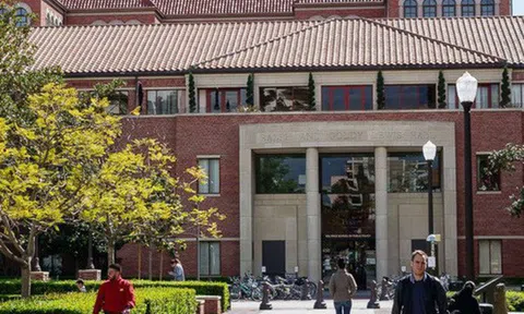 Hé lộ về 'người thông minh' bí ẩn chuyên nhận thi hộ trong vụ bê bối tuyển sinh vào Stanford, Yale