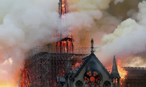 Điểm mặt 7 địa điểm du lịch nổi tiếng thế giới đã bị tàn phá nặng nề trong 5 năm qua: Đôi tay bé nhỏ của con người có sức ảnh hưởng quá lớn!