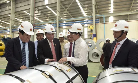 Tập đoàn Hoa Sen khánh thành giai đoạn II nhà máy Hoa Sen Nhơn Hội Bình Định và  xuất khẩu lô hàng 5.000 tấn tôn đến Malaysia